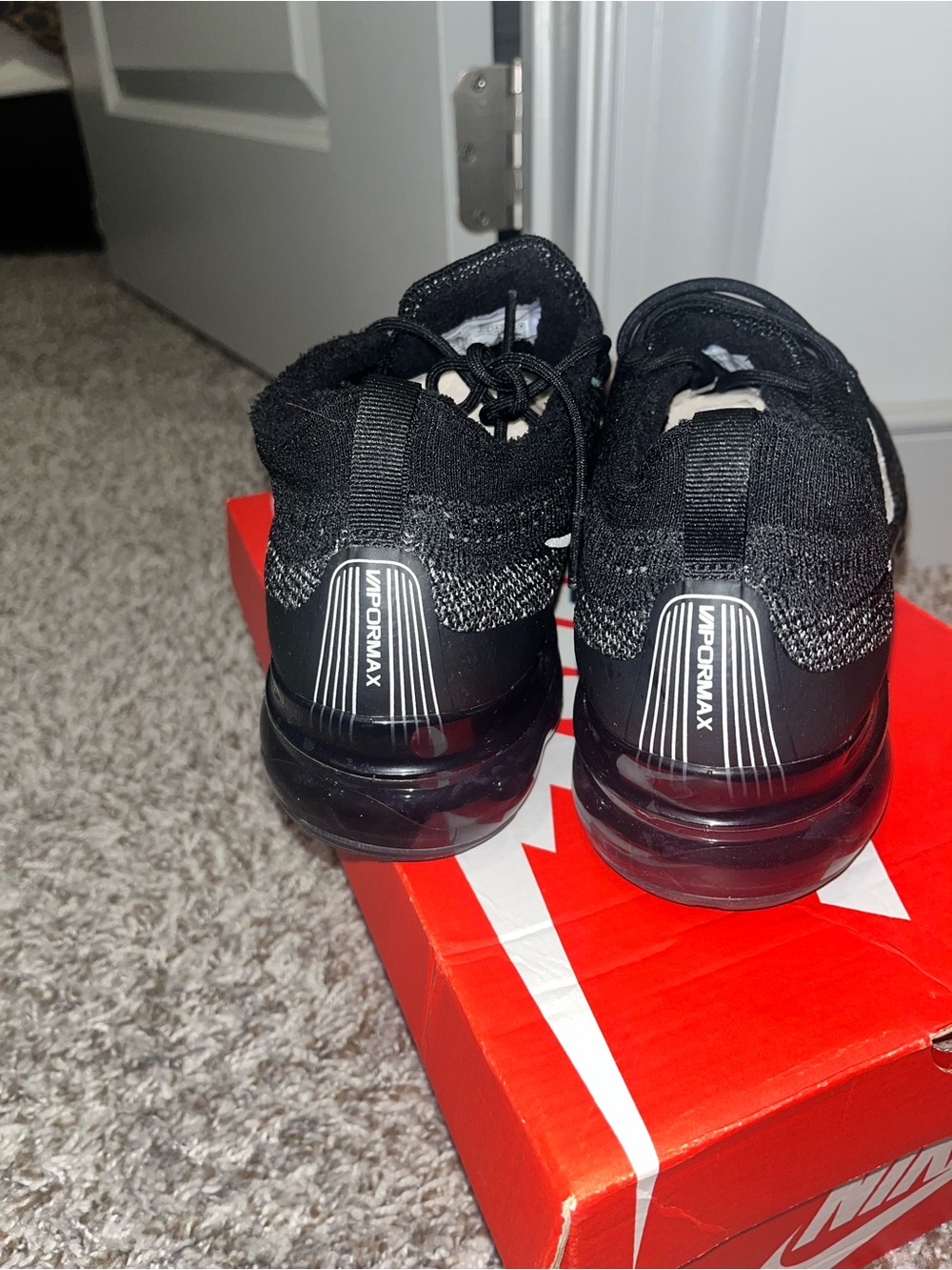 Nike Black/White AIR VaporMax Flyknit Sneakers - Picture 6 of 6